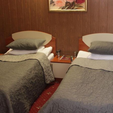 Kaiser Hotel Csernyivci Kültér fotó