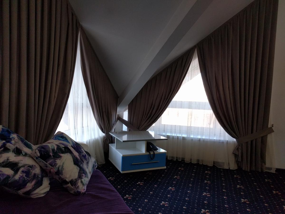 Kaiser Hotel Csernyivci Kültér fotó